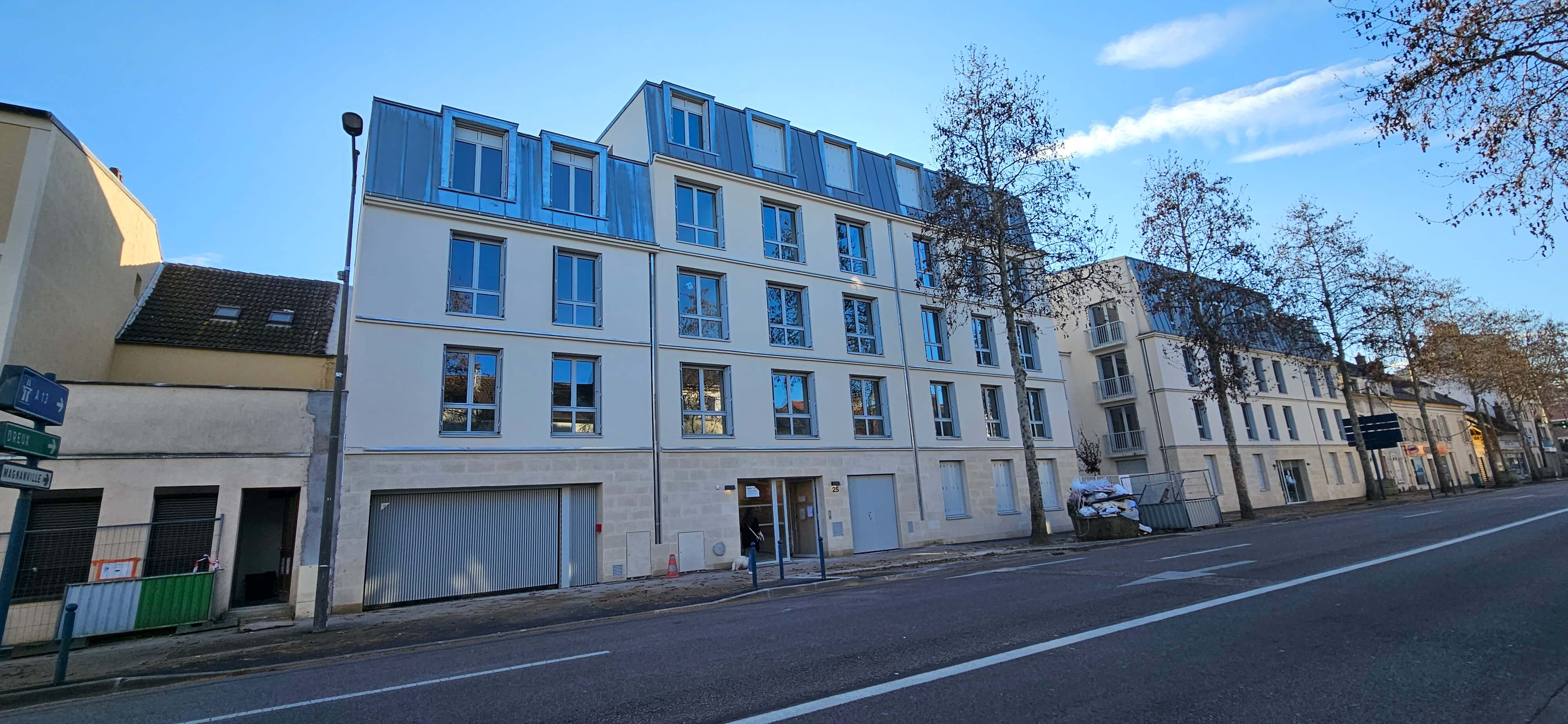 /public/Mantes/Mantes24.jpg