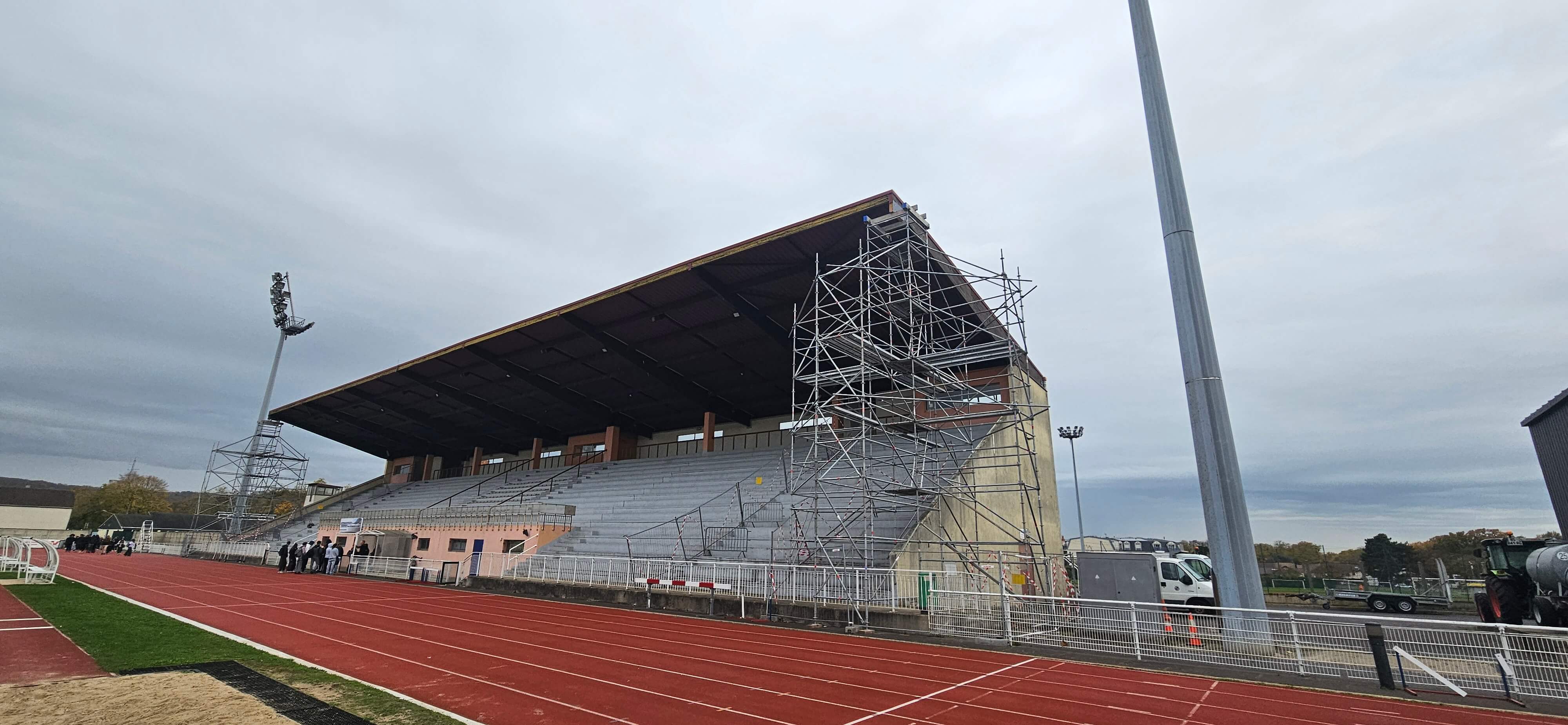 Tribune sportive - Franconville Hover